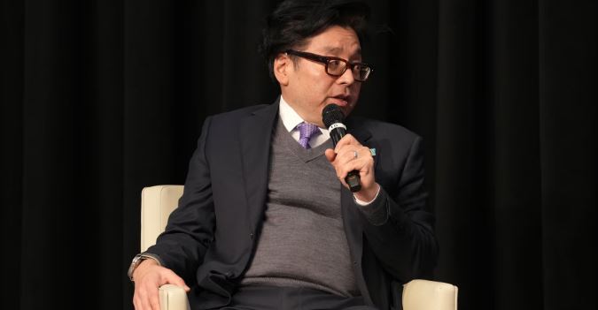 Tom Lee responds to controversy surrounding Fundstrat’s differing bitcoin outlooks